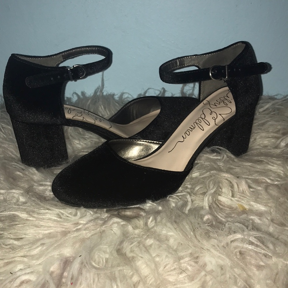 Black velvet 2in heels